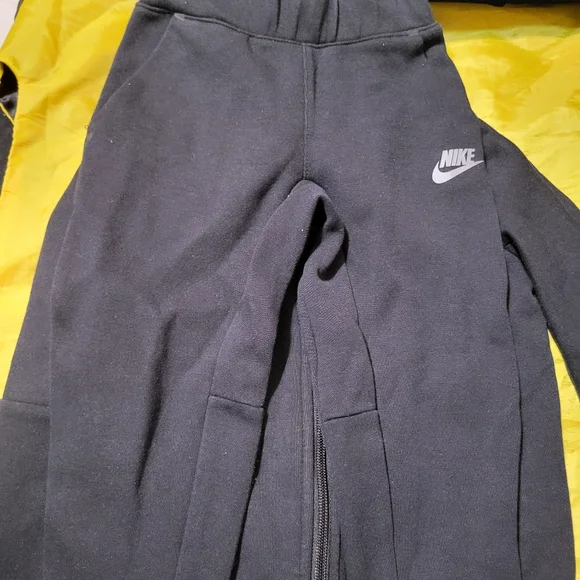 Nike Tech 4T sweatsuit - Picture 2 of 3